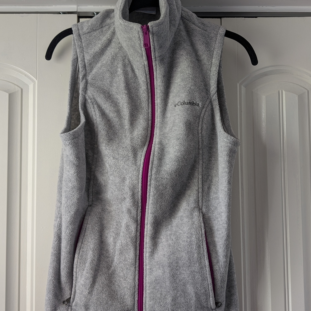 Columbia Women's Light Gray Fleece Vest with Pink Zipper